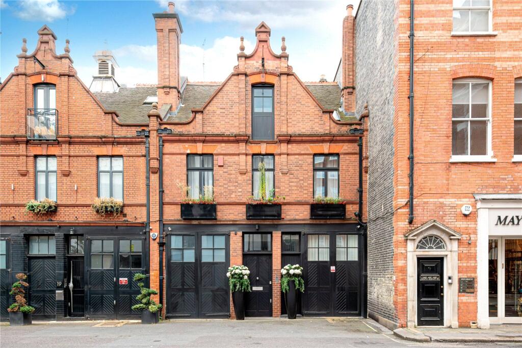 5 bedroom mews house for sale in Adams Row, Mayfair, London, W1K
